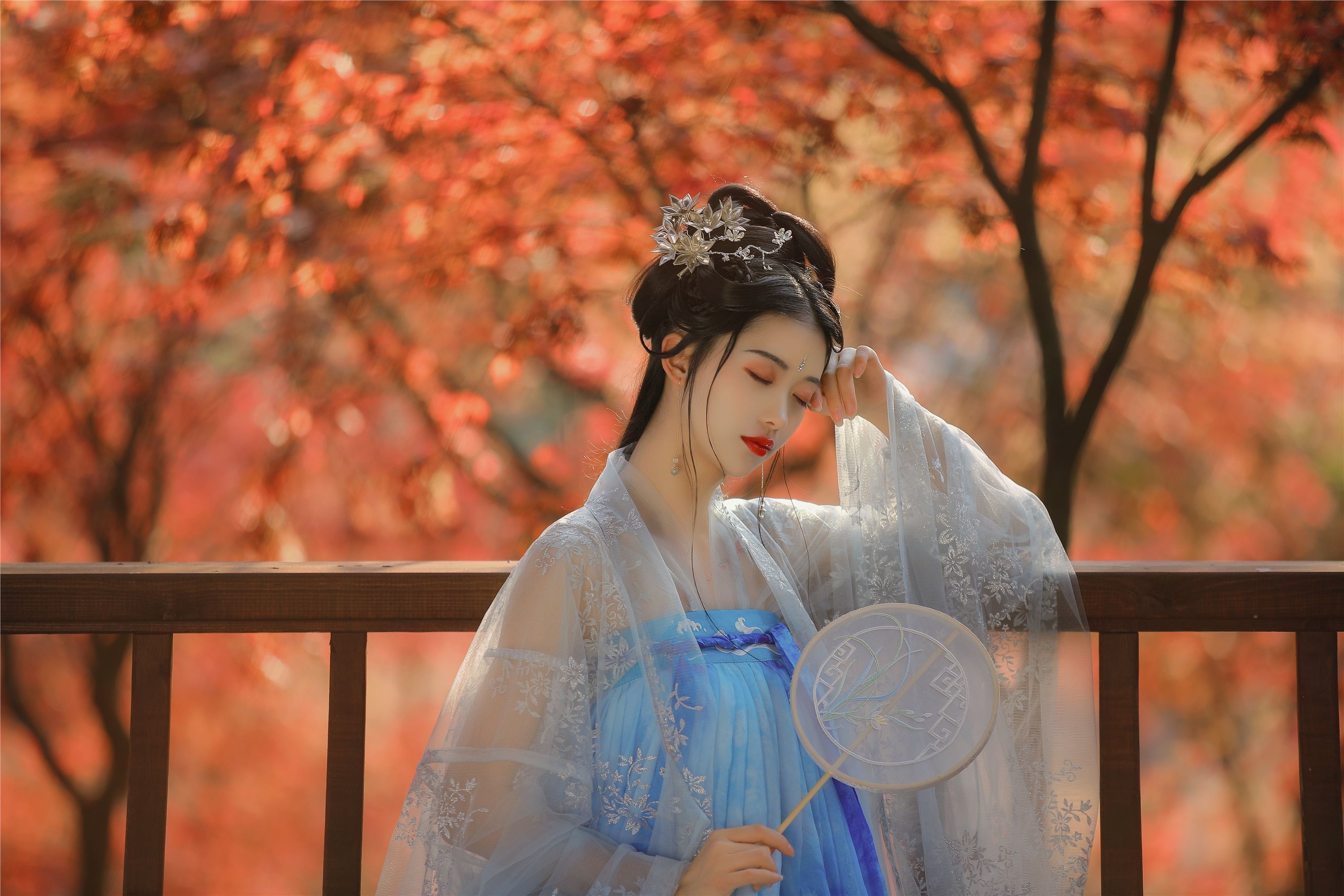 YITUYU艺图语 2021.08.23 秋枫萧瑟 吉祥祥